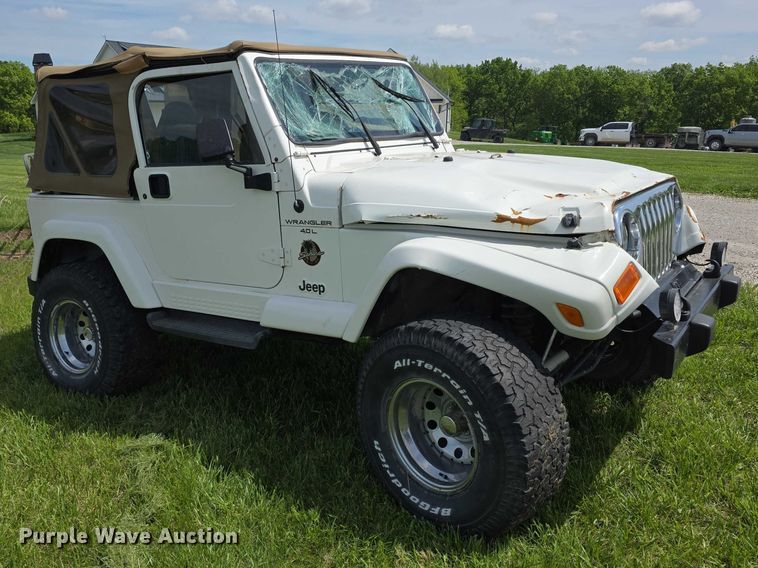 image for item EV2107 1998 Jeep Wrangler Sahara SUV