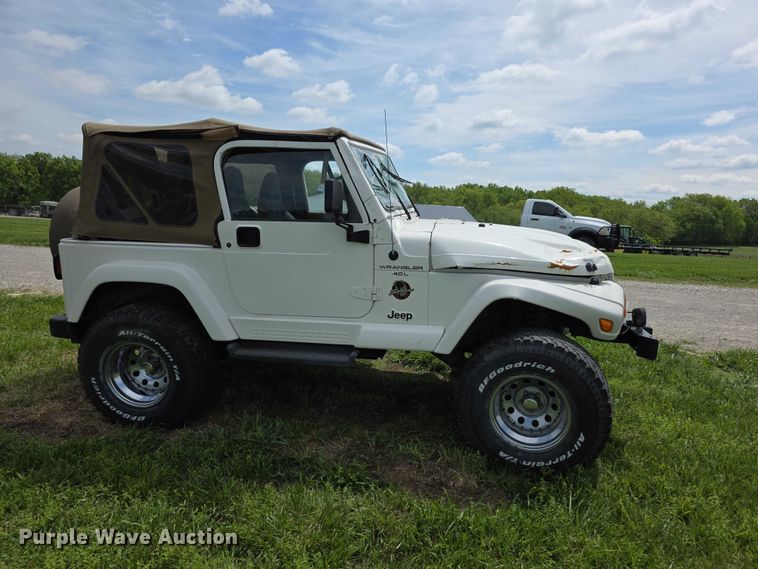 image for item EV2107 1998 Jeep Wrangler Sahara SUV