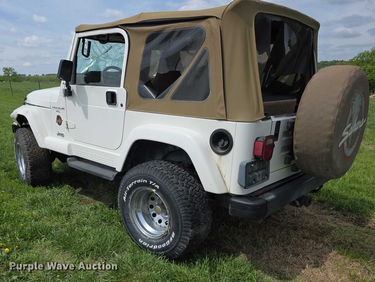 image for item EV2107 1998 Jeep Wrangler Sahara SUV