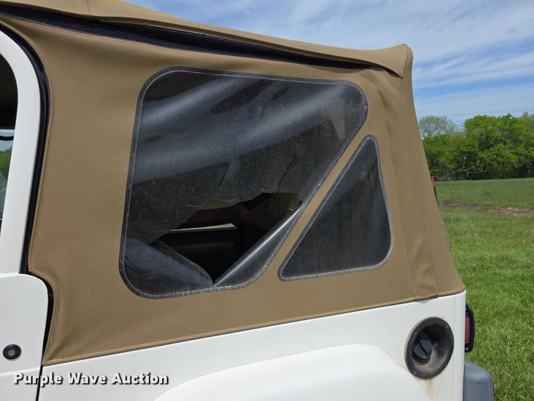 image for item EV2107 1998 Jeep Wrangler Sahara SUV