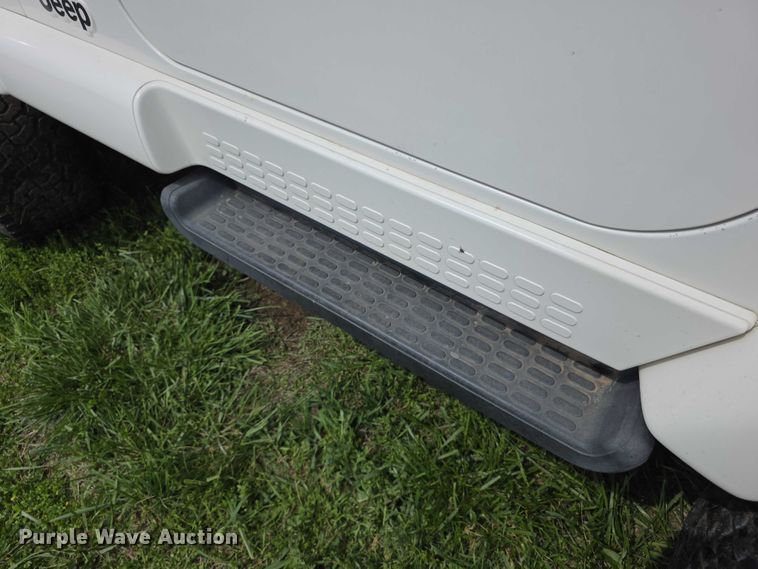 image for item EV2107 1998 Jeep Wrangler Sahara SUV