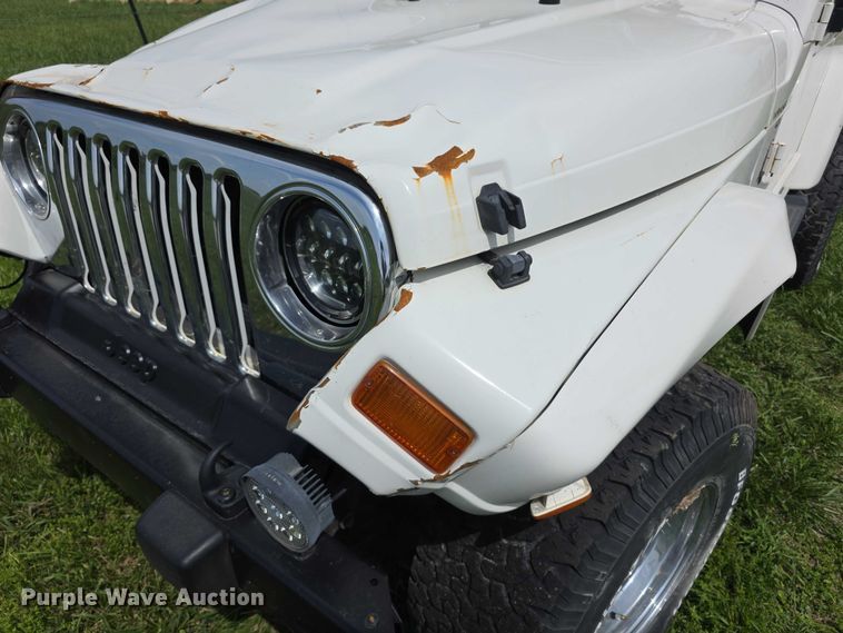 image for item EV2107 1998 Jeep Wrangler Sahara SUV