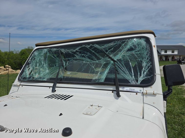 image for item EV2107 1998 Jeep Wrangler Sahara SUV