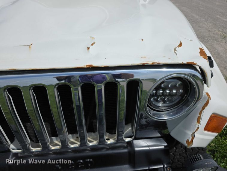 image for item EV2107 1998 Jeep Wrangler Sahara SUV