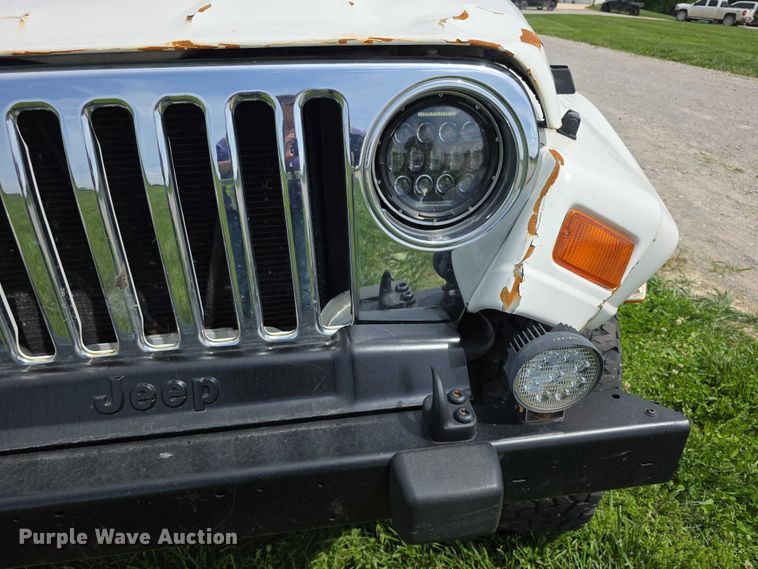 image for item EV2107 1998 Jeep Wrangler Sahara SUV