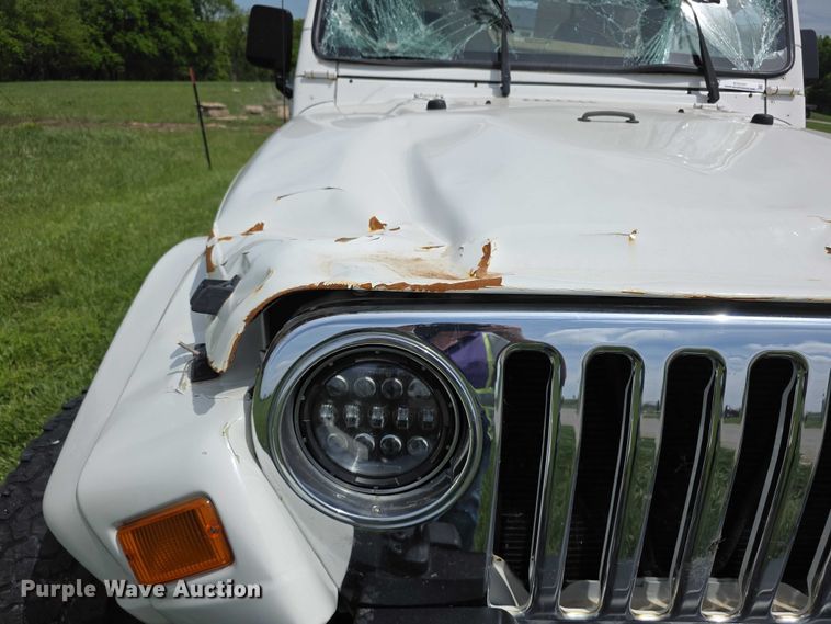 image for item EV2107 1998 Jeep Wrangler Sahara SUV