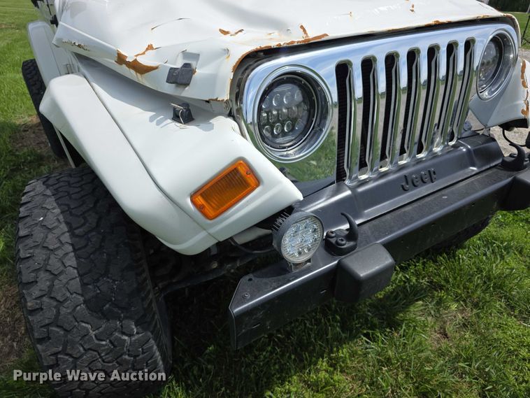 image for item EV2107 1998 Jeep Wrangler Sahara SUV