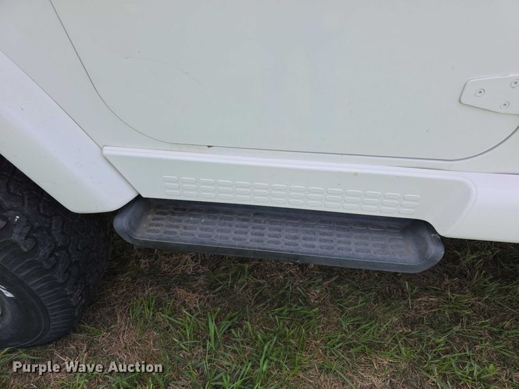 image for item EV2107 1998 Jeep Wrangler Sahara SUV