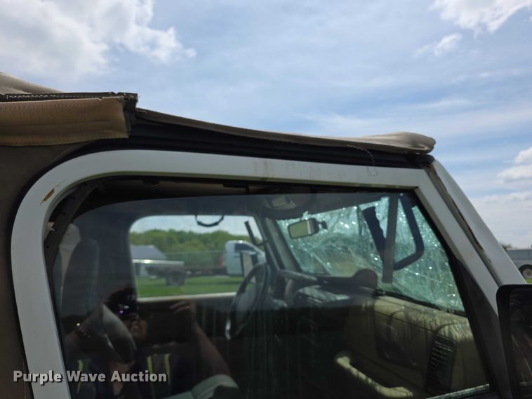 image for item EV2107 1998 Jeep Wrangler Sahara SUV