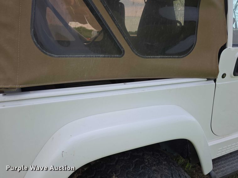 image for item EV2107 1998 Jeep Wrangler Sahara SUV