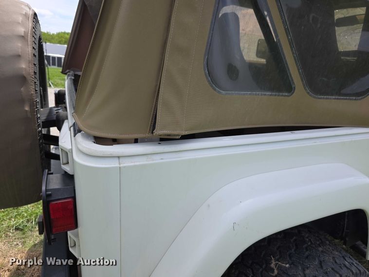 image for item EV2107 1998 Jeep Wrangler Sahara SUV