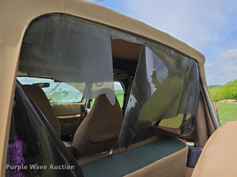 image for item EV2107 1998 Jeep Wrangler Sahara SUV