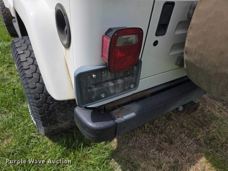 image for item EV2107 1998 Jeep Wrangler Sahara SUV