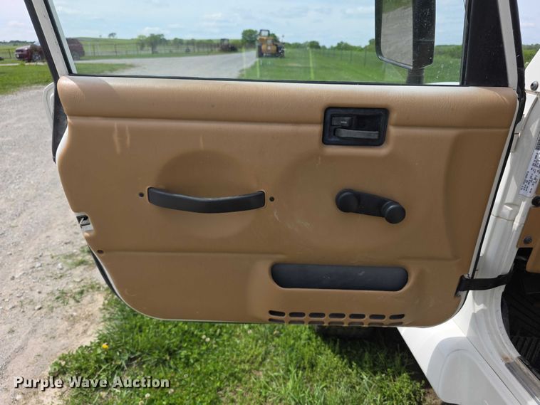 image for item EV2107 1998 Jeep Wrangler Sahara SUV