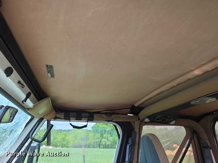 image for item EV2107 1998 Jeep Wrangler Sahara SUV