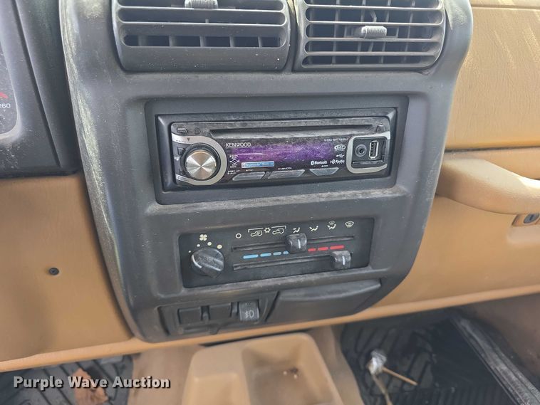 image for item EV2107 1998 Jeep Wrangler Sahara SUV