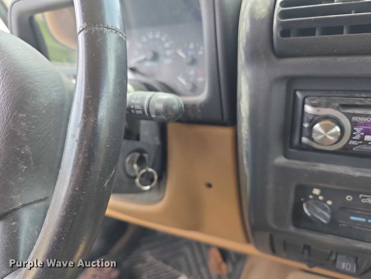 image for item EV2107 1998 Jeep Wrangler Sahara SUV