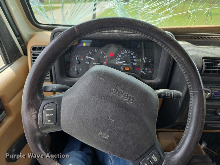 image for item EV2107 1998 Jeep Wrangler Sahara SUV