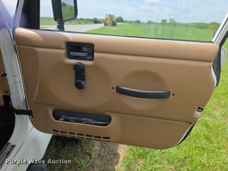 image for item EV2107 1998 Jeep Wrangler Sahara SUV