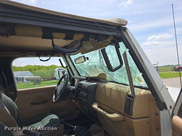 image for item EV2107 1998 Jeep Wrangler Sahara SUV