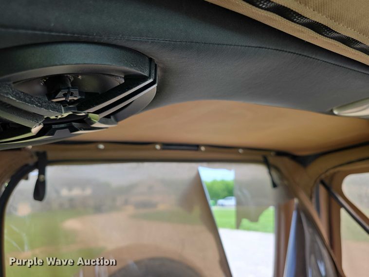 image for item EV2107 1998 Jeep Wrangler Sahara SUV