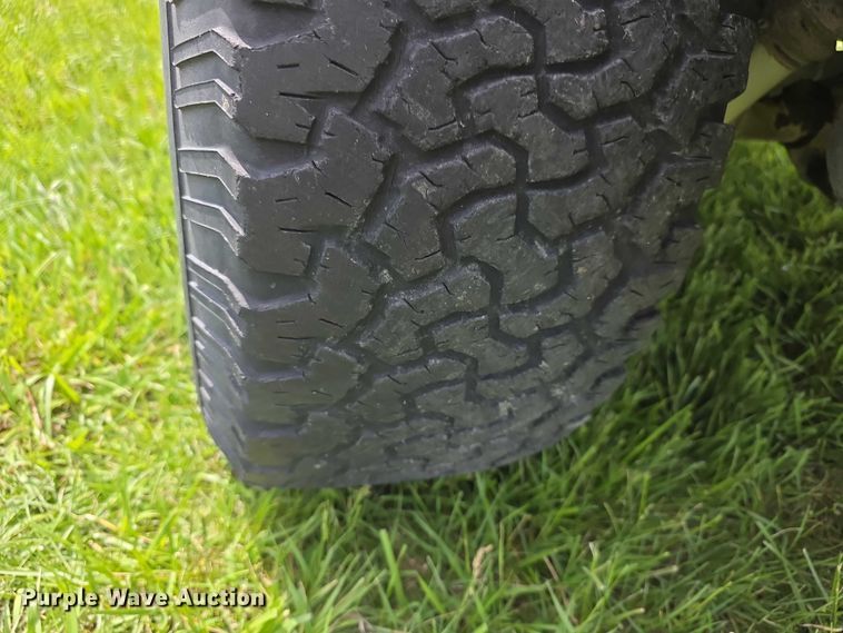 image for item EV2107 1998 Jeep Wrangler Sahara SUV