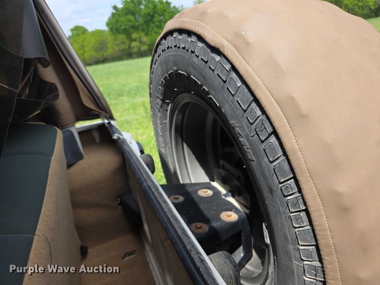 image for item EV2107 1998 Jeep Wrangler Sahara SUV