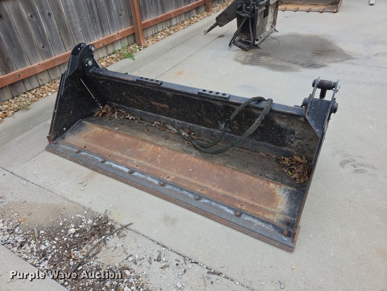 image for item EV2108 Erskine four-in-one skid steer bucket