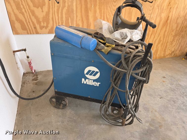 image for item EV2131 Miller Dialarc 250 ac/dc welder welder