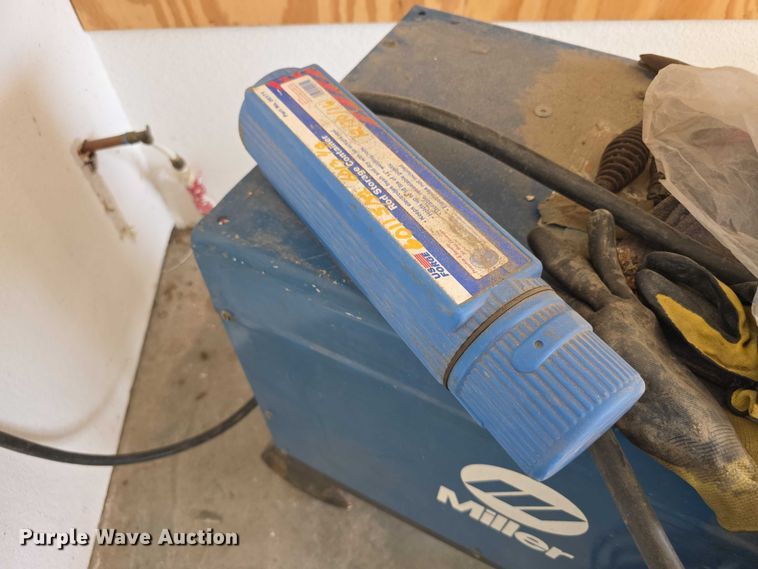 image for item EV2131 Miller Dialarc 250 ac/dc welder welder