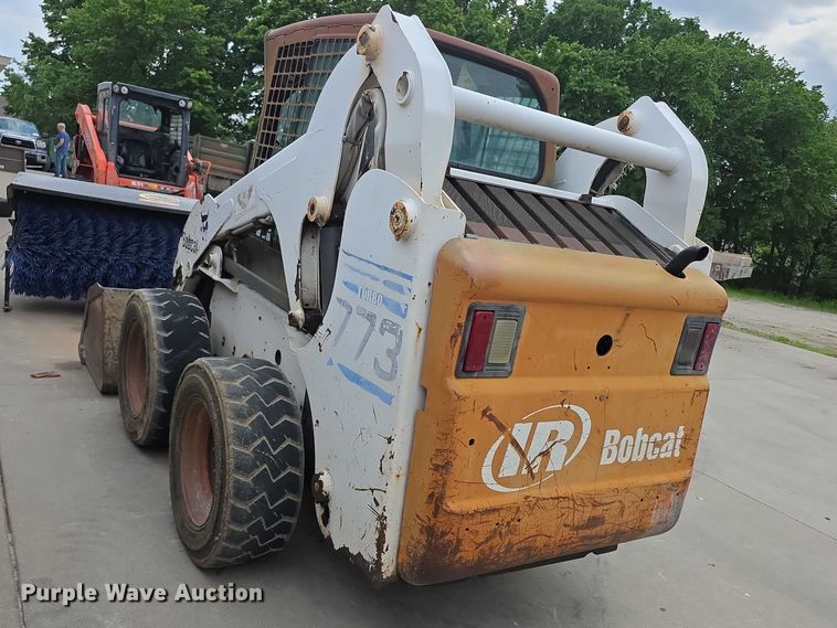 image for item EV2134 2001 Bobcat 773 skid steer loader