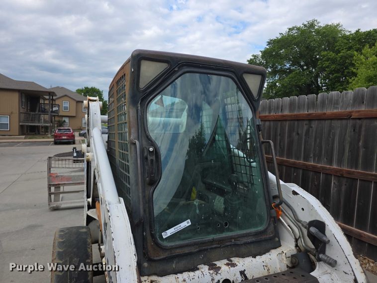 image for item EV2134 2001 Bobcat 773 skid steer loader