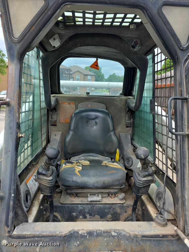 image for item EV2134 2001 Bobcat 773 skid steer loader