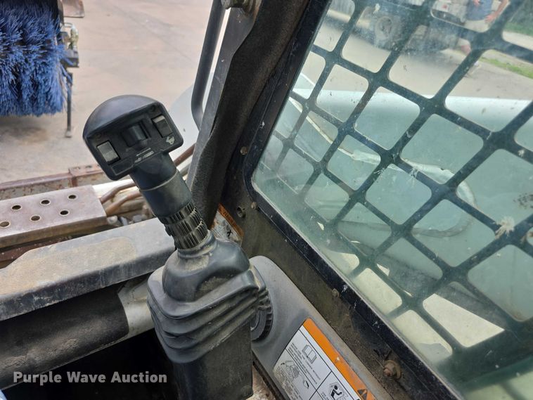 image for item EV2134 2001 Bobcat 773 skid steer loader