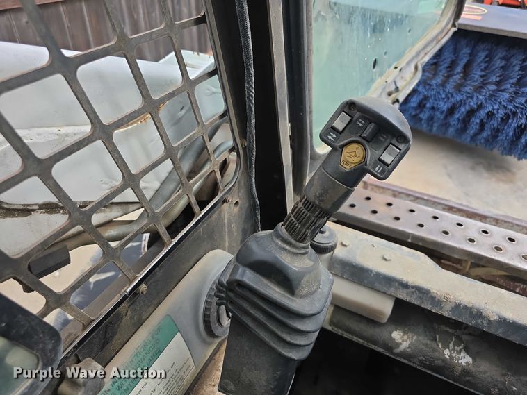 image for item EV2134 2001 Bobcat 773 skid steer loader