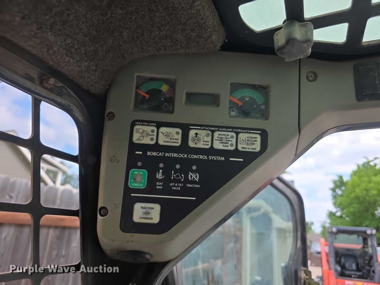 image for item EV2134 2001 Bobcat 773 skid steer loader