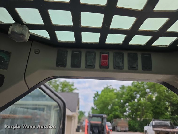 image for item EV2134 2001 Bobcat 773 skid steer loader