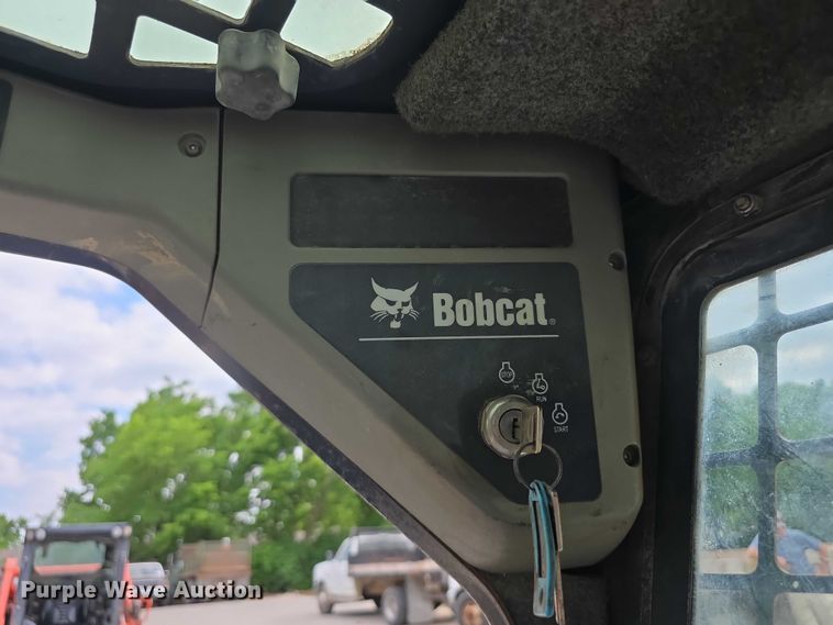 image for item EV2134 2001 Bobcat 773 skid steer loader