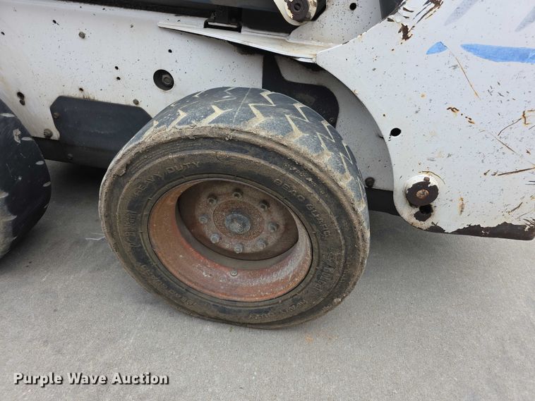 image for item EV2134 2001 Bobcat 773 skid steer loader