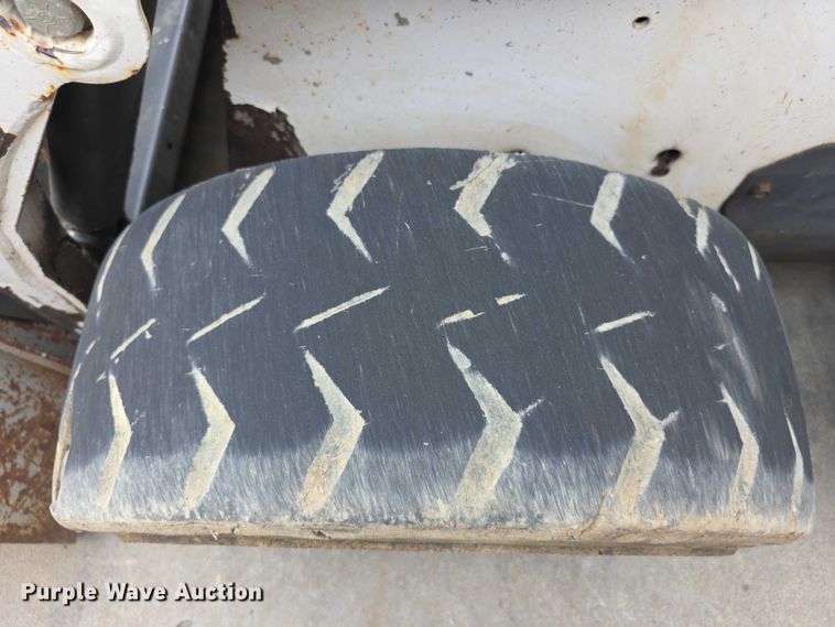 image for item EV2134 2001 Bobcat 773 skid steer loader