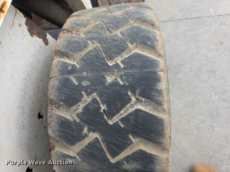image for item EV2134 2001 Bobcat 773 skid steer loader