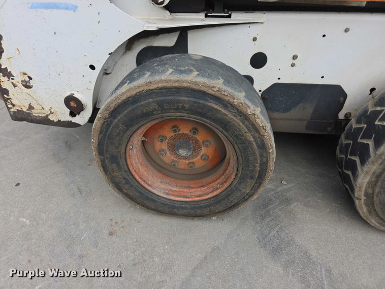 image for item EV2134 2001 Bobcat 773 skid steer loader