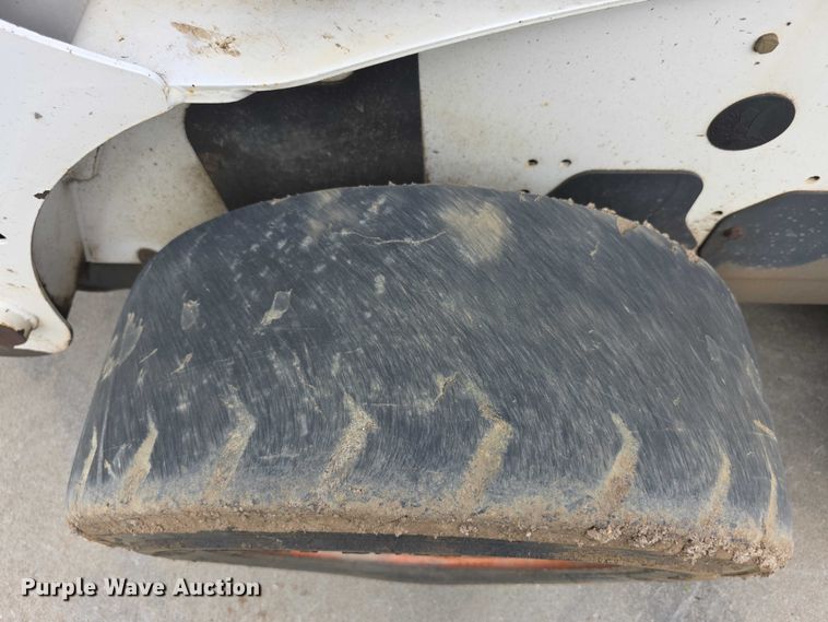 image for item EV2134 2001 Bobcat 773 skid steer loader