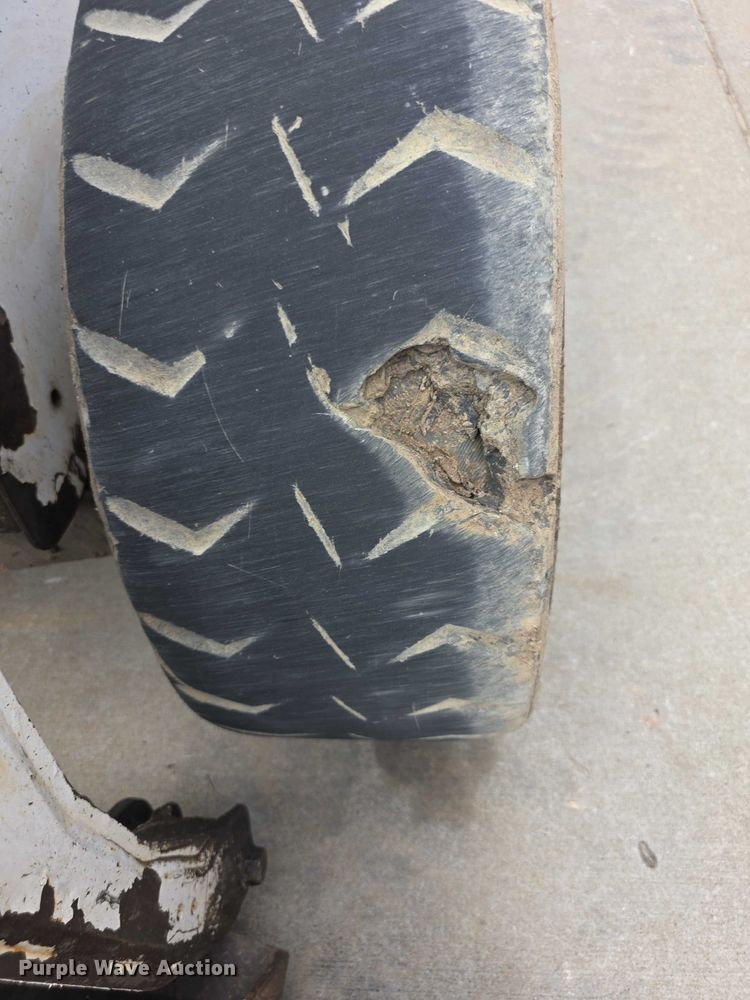 image for item EV2134 2001 Bobcat 773 skid steer loader