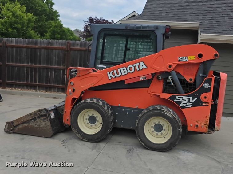 image for item EV2136 2016 Kubota SSV65 skid steer loader