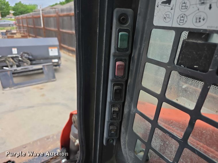 image for item EV2136 2016 Kubota SSV65 skid steer loader