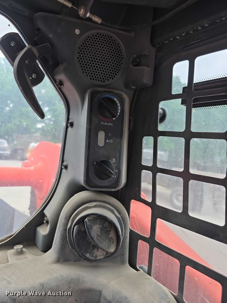 image for item EV2136 2016 Kubota SSV65 skid steer loader
