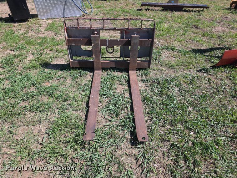 image for item EV2161 MDS skid steer forks