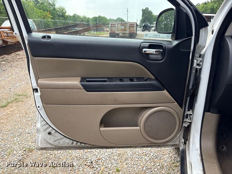 image for item EV2947 2012 Jeep Compass SUV