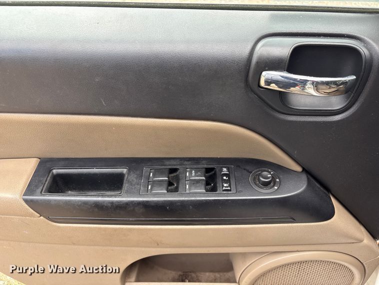 image for item EV2947 2012 Jeep Compass SUV